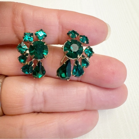 Beautiful Uranium Crystal Rhinestone Emerald Green Clip On Earrings Vintage - Picture 11 of 14